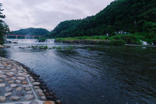 阿武隈川に架かる乙字橋と乙字ヶ滝の絶景～玉川村を代表する観光地