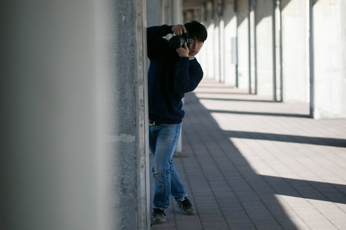 A Man Who Prefers Understated Styles and Stays in the Shadows