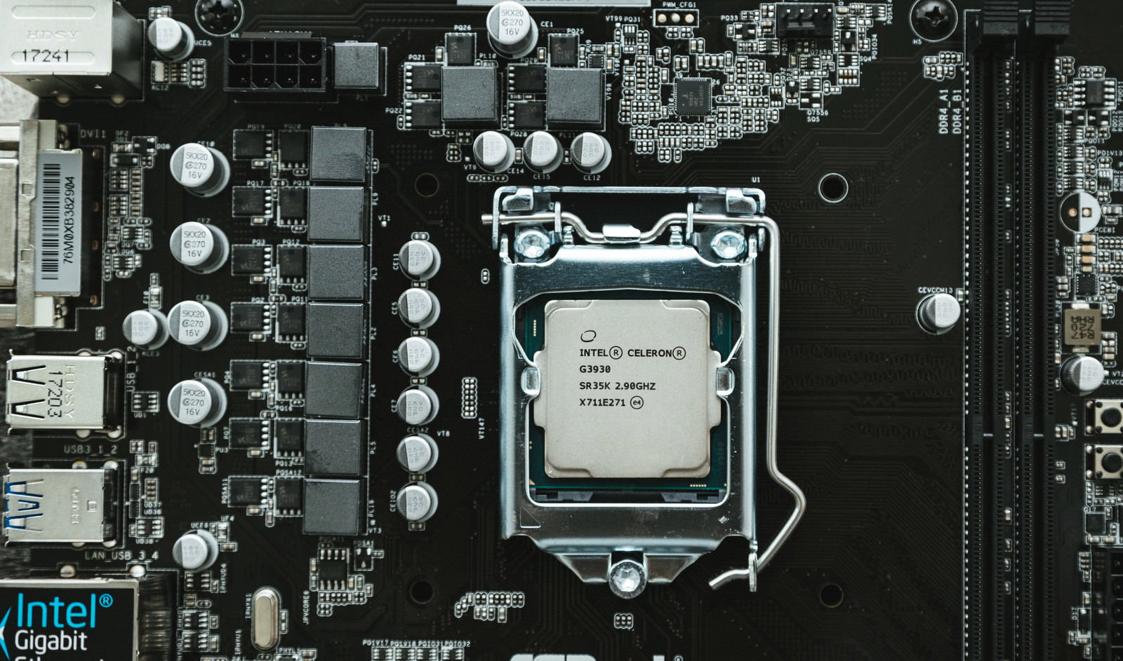 マザーボードにIntel Celeron G3930が装着された基板