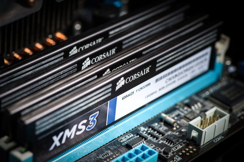 コンピューターのメモリとマザーボード