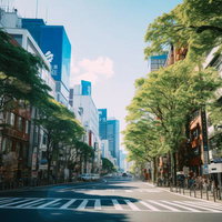 青空の下、街路樹が彩る都会の町並み、駅前の街路風景の写真