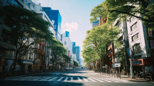 青空の下、街路樹が彩る都会の町並み、駅前の街路風景