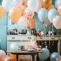 カラフルなバルーンで彩るパーティー装飾|誕生日やお祝いイベント向けの写真