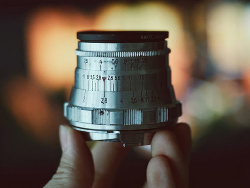 片手で持つオールドレンズの露出計スケール