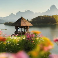 湖の上に建つ見晴台と山並みの風景、野花が咲く癒しの湖畔の写真