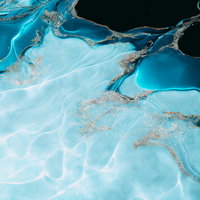 空撮風の水面に広がるマーブル柄の揺らぎと流体表現のAI画像