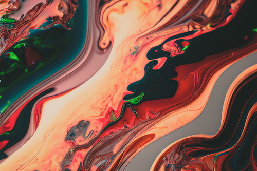 水面に浮かぶネオンカラーのマーブル柄インク