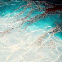 水面で拡散される染料の写真