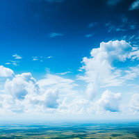 青空に広がる入道雲と真夏の夏空、積乱雲が浮かぶ晴天の写真