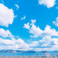 展望台から眺める青空と雲が映る海岸線と島々の風景の写真