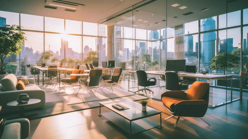 ガラス張りの窓辺から望む都市夕景のオフィス空間