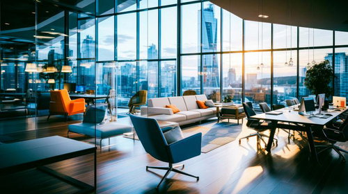 ガラス張りのモダンオフィスラウンジ、夕日に輝く高層ビル景観