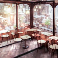 大きな窓から光が差し込む陽気で明るいカフェの店内の写真