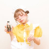 ウィスキーとシャンパンを飲んで泥酔するコンカフェ店員の写真