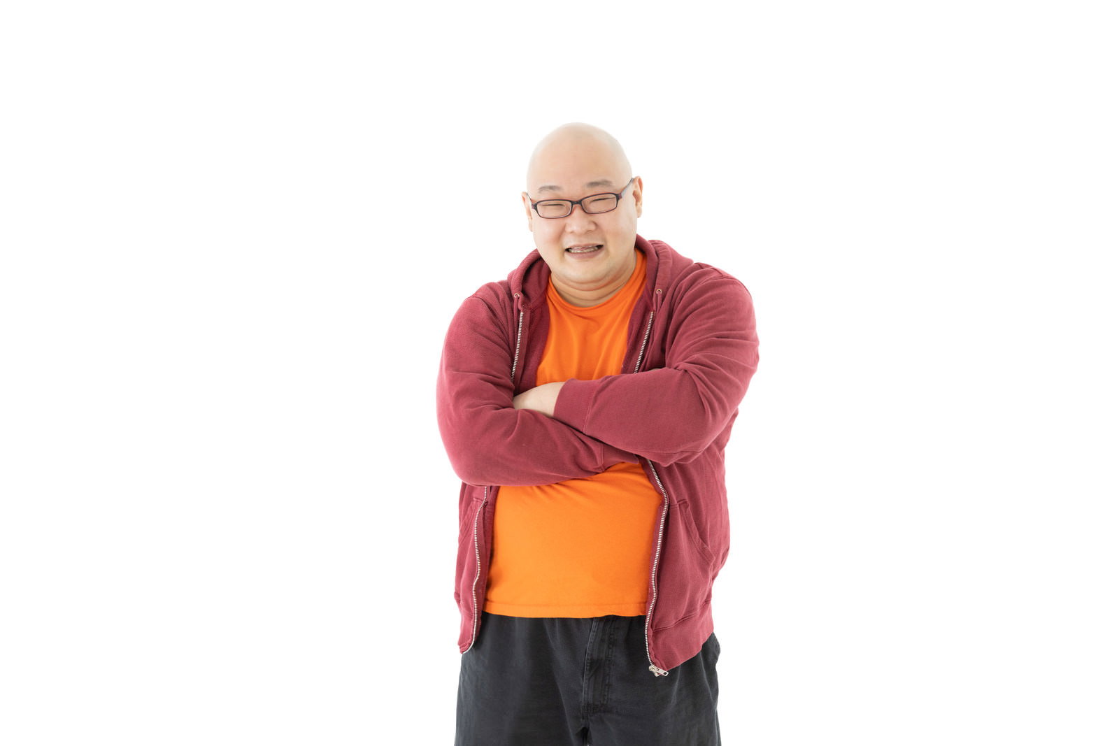 焼き芋カラーのオレンジと赤紫色の服を着て腕を組み考える眼鏡をかけた男性［モデル：あまやん］