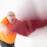 熱波師のランバージャック、叫びながらタオルを振るの写真