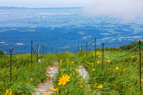 10月の弥陀ヶ原湿原から眺める庄内平野の眺望