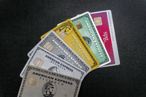 アメックスの各種カードを扇状に並べたクレジットカード