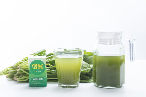 葉酸たっぷり青汁とほうれん草で健康補給!栄養満点の緑色ドリンク