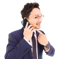 「このスマートフォンですか？ iPhone XS Max です」の写真