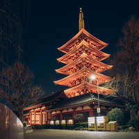 浅草寺五重の塔の魅力的な夜景の写真