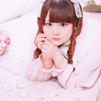ピンク色のゆるふわぽちゃかわ女子のツインテールの写真