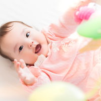 笑顔てんこもりの赤ちゃん離乳食の写真