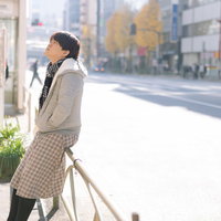会社行きたくない上の空のわたし、マスク姿で街を歩くの写真