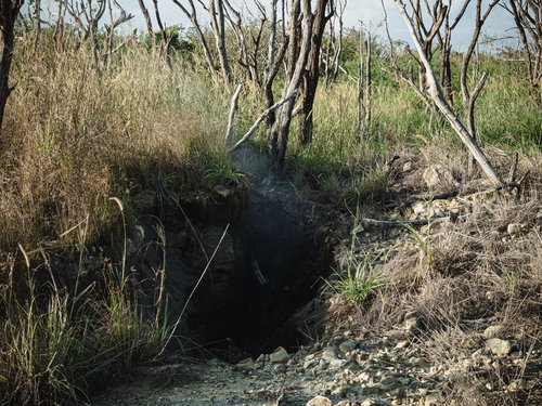 壕から噴き出す蒸気
