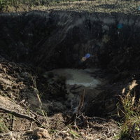 独特の雰囲気を見せる硫黄島旧噴火口（ミリオンダラーホール）の写真