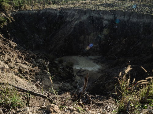 独特の雰囲気を見せる硫黄島旧噴火口（ミリオンダラーホール）
