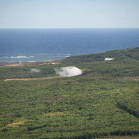 摺鉢山から観る鶯地獄から湧き上がる蒸気の写真
