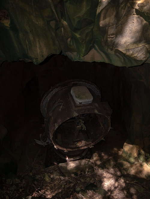 壕の外から見下ろした探照灯