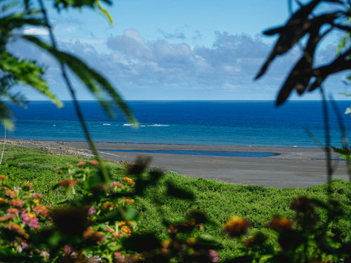 探照灯壕上から臨む平成に隆起してできた平成温泉