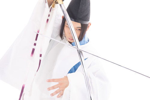 斬撃を刀で防御する侍の鍔迫り合い