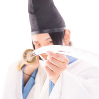 刀で邪を払う陰陽師の写真