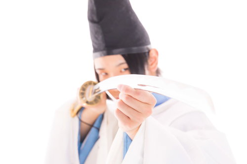 刀で邪を払う陰陽師