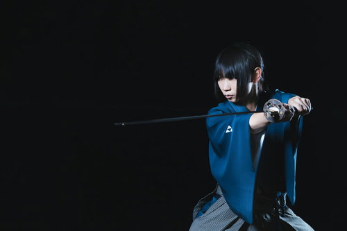 夜戦に挑む剣士の太刀抜刀～暗がりでの緊迫した剣戟