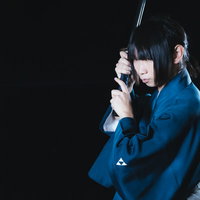 八草の構えで太刀を構える侍の武士の抜刀姿勢の写真