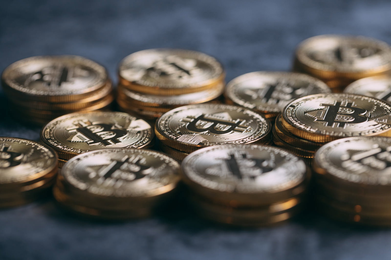 積み重なるビットコインのレプリカコイン