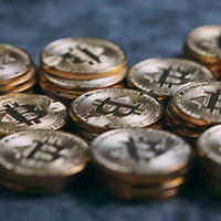 集金したビットコインの金貨 仮想通貨投資の写真