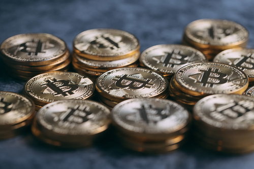集金したビットコインの金貨 仮想通貨投資
