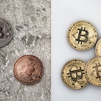 命運が分かれるビットコインの写真
