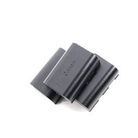 Canon バッテリー LP-E6N（3本）黒いボディの写真