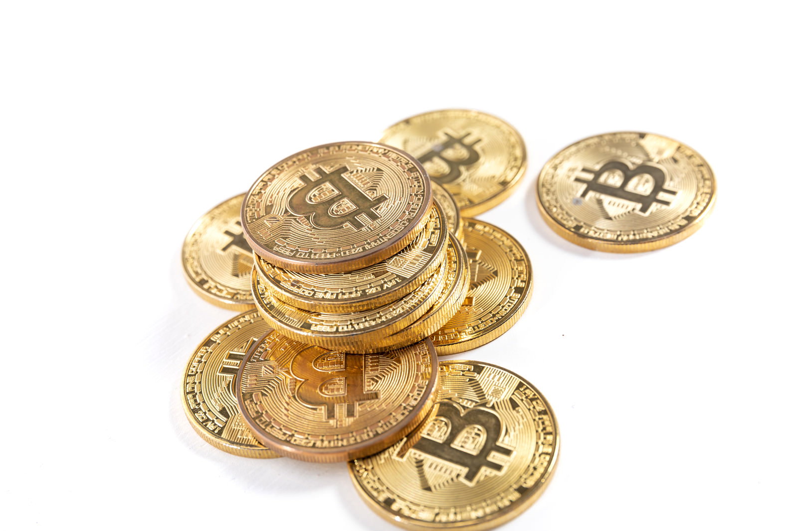 ビットコイン金貨を積み上げたコインの山