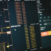 ビットコインの売り板と買い板が表示されるトレーディング画面の写真
