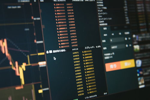 ビットコインの売り板と買い板が表示されるトレーディング画面