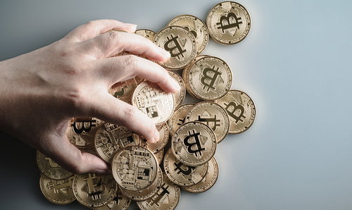 ビットコインを手で鷲掴みにする投資の判断