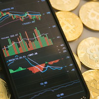 ビットコインの現物取引チャートをスマートフォンで確認の写真