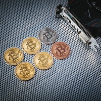 複数のGPUを使ったマイニングで仮想通貨を採掘の写真
